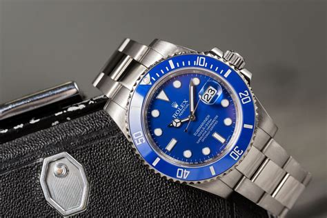 what does the bezel on a rolex submariner do|Rolex Submariner bezel instructions.